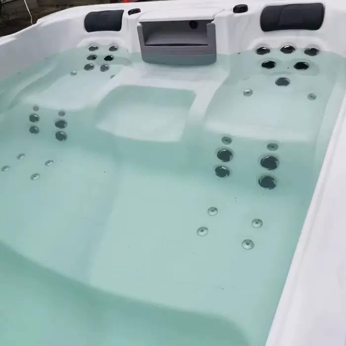 Piscine à spa de nage Sparelax 5m avec zones de bain et de natation pour 8 à 10 personnes oasis de détente jardin modernes occassions familiales sociales relaxantes