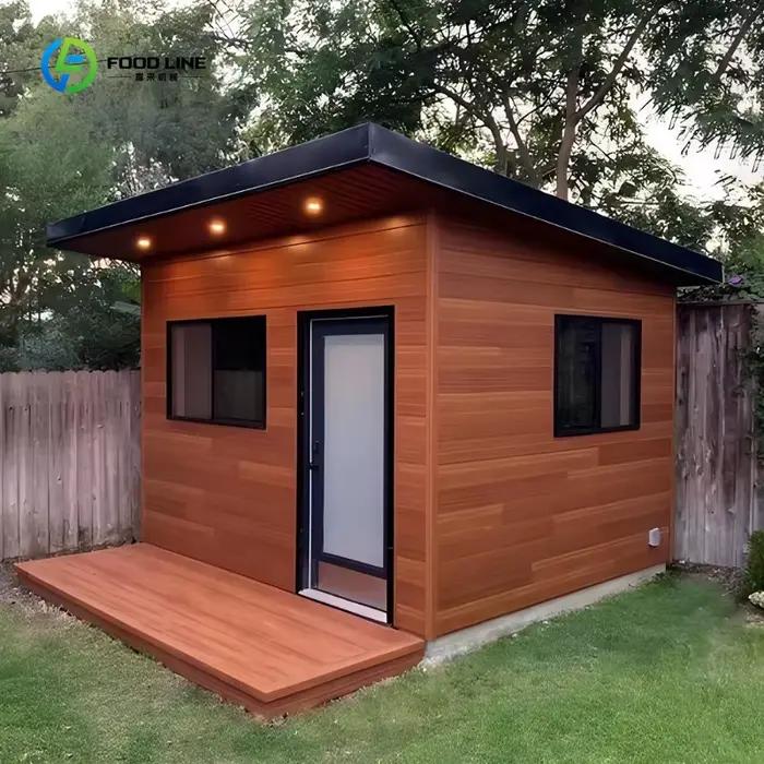 Sauna extérieur de luxe en cèdre rouge avec porte latérale et douche pour villa