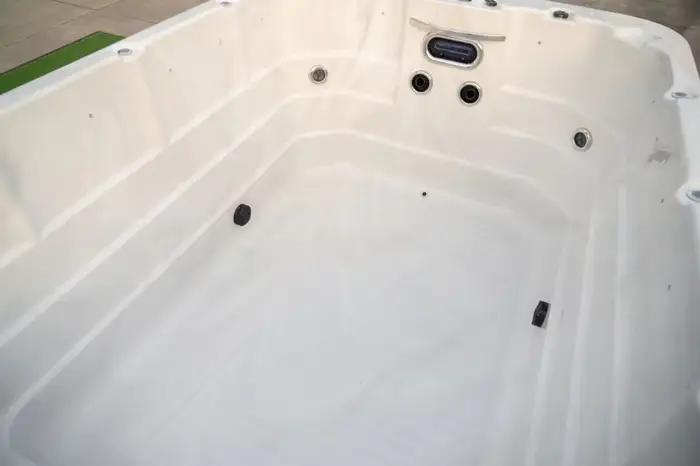 Spa de nage autoportant personnalisable en fibre de verre avec pompe à chaleur écoénergétique pour jardin ou villa occasions spéciales détente bien-être